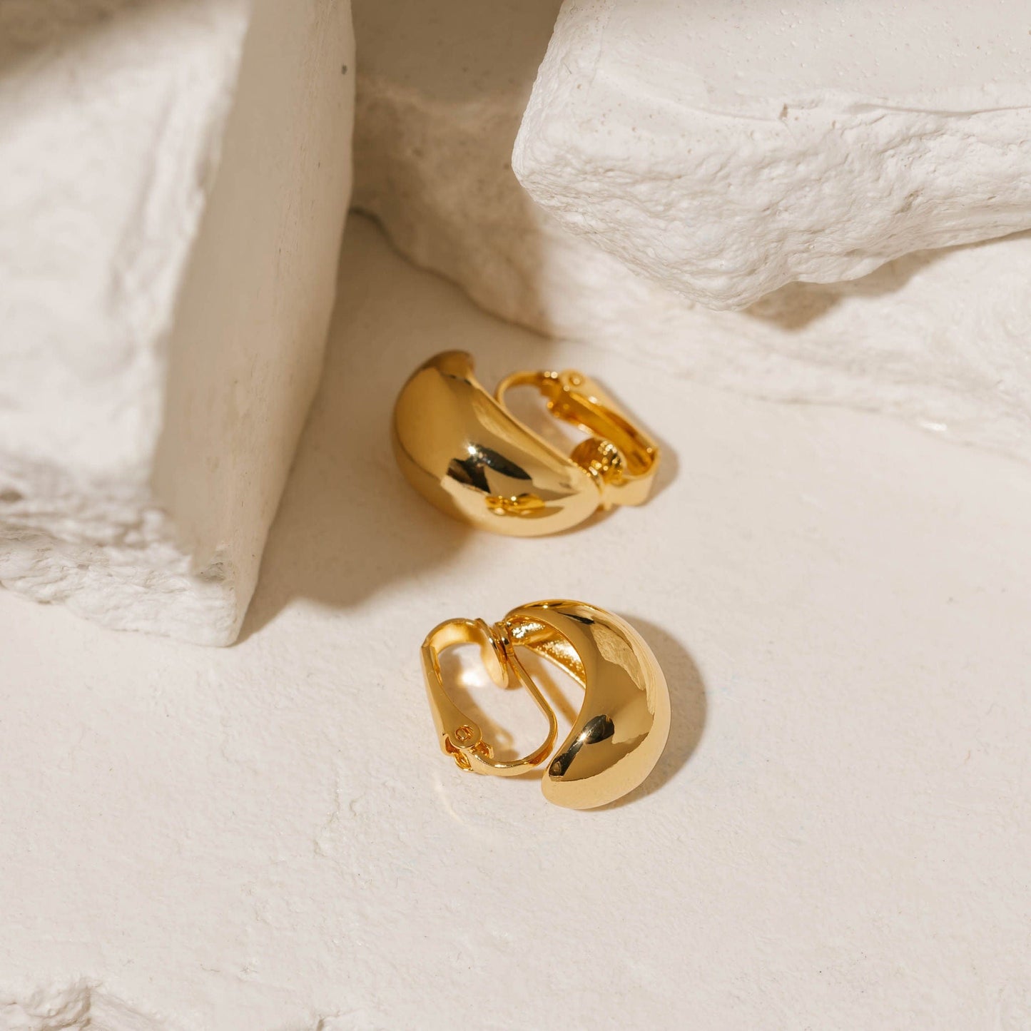 The Amadora Hoop | Clip-On