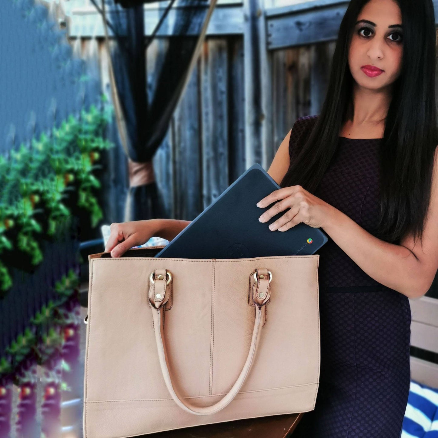 The Signature 17" Bag, Beige
