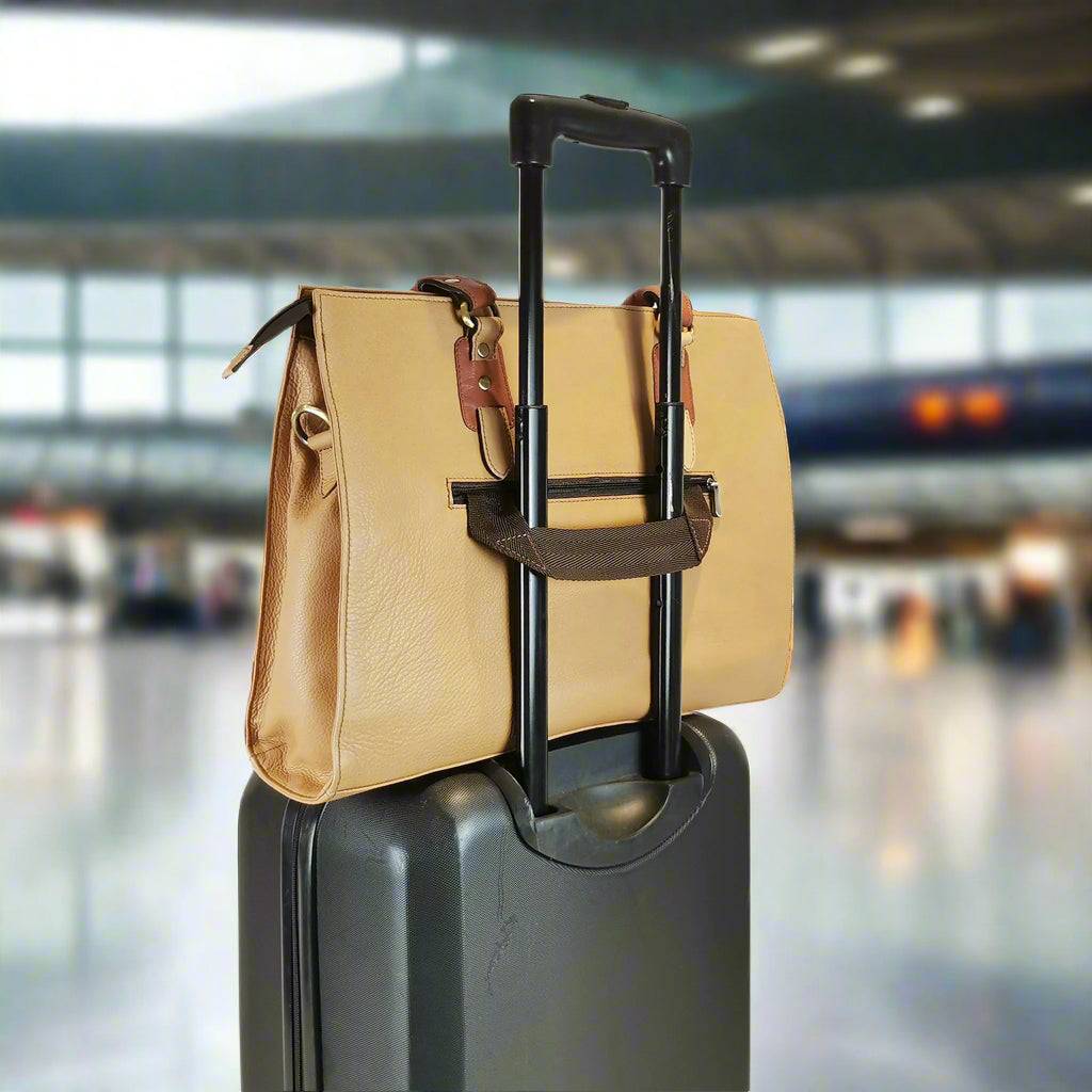 The Signature 17" Bag, Beige/Tan