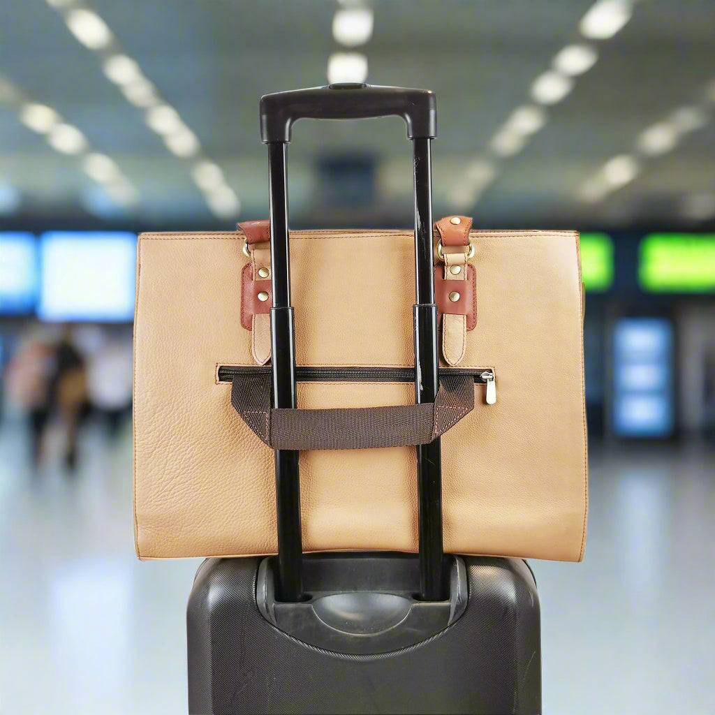 The Signature 17" Bag, Beige/Tan