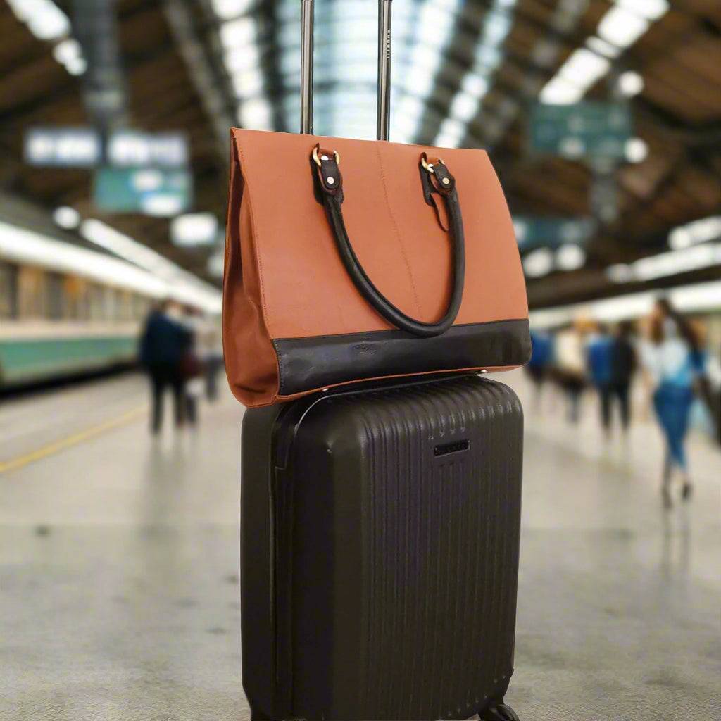 The Signature 17" Bag, Brown