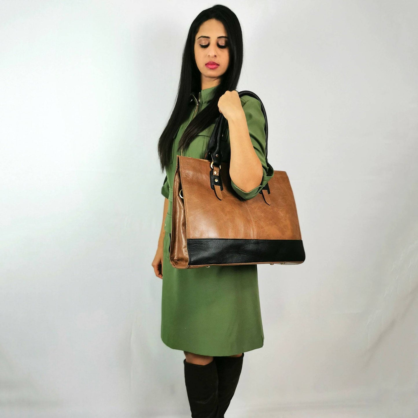 The Signature 17" Bag, Copper