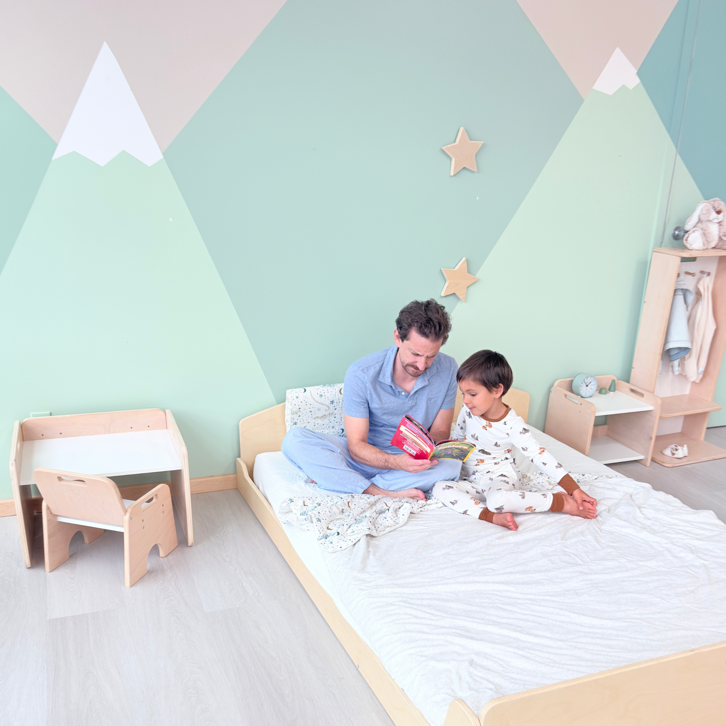 CHERRY FULL - Montessori Floor Bed with Shelves