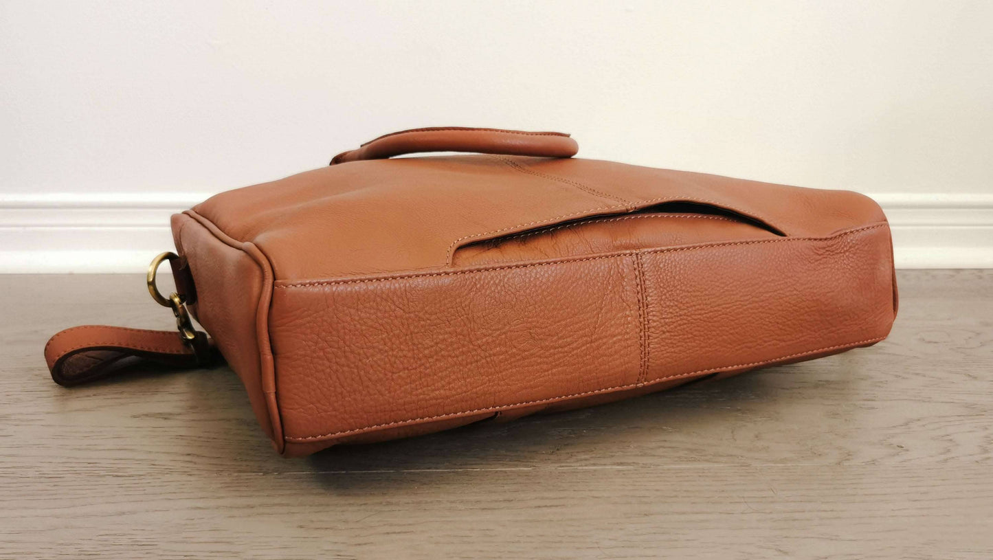 The Signature Messenger Bag Men Brown