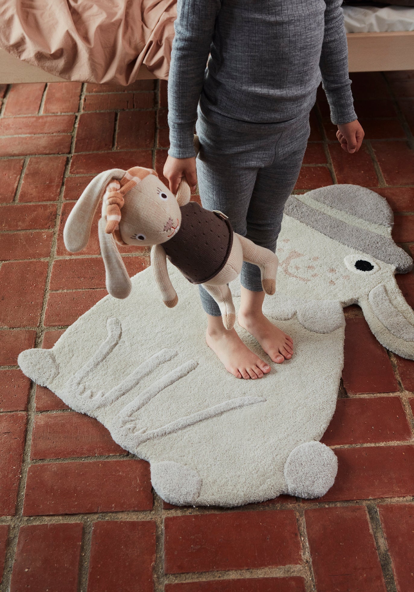 Hopsi Rabbit Rug - Offwhite