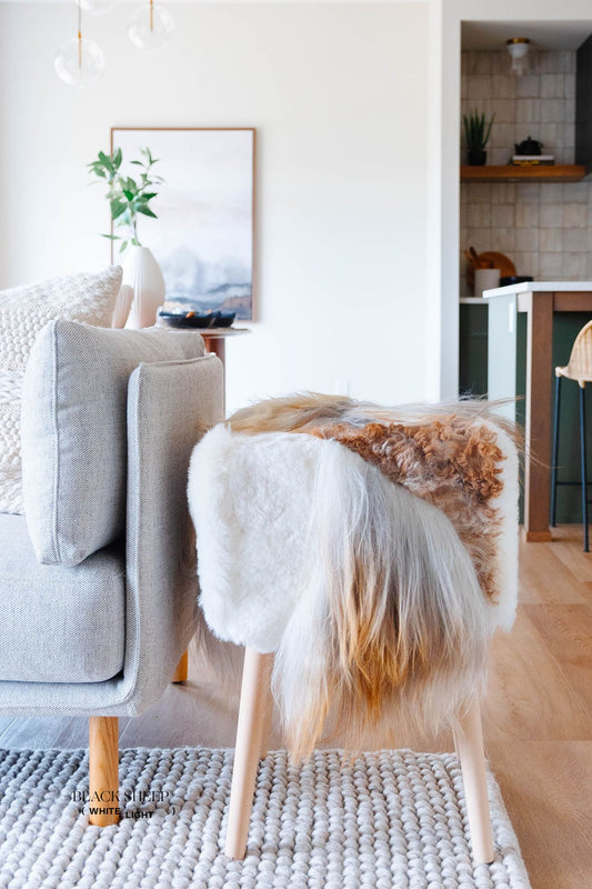 VANI - Mélange Sheepskin Stool, straight wool