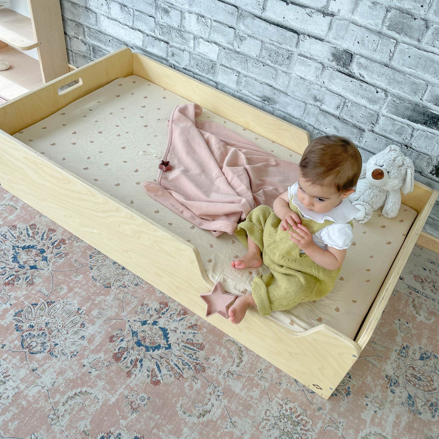 APPLE CRIB - Montessori Floor Bed with Rails