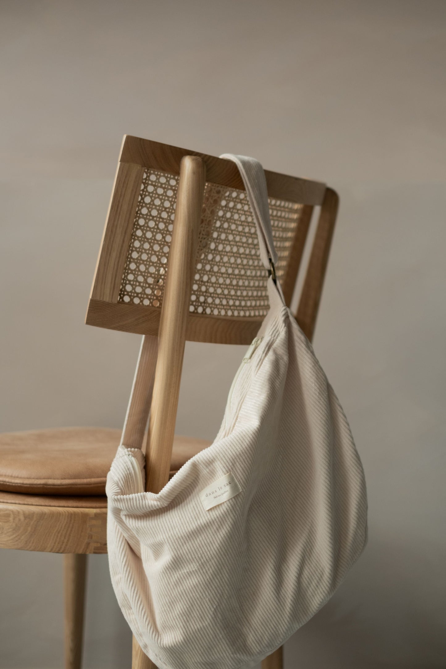 Sac Croissant en Corduroy - Bandoulière Ajustable & Fermeture Éclair