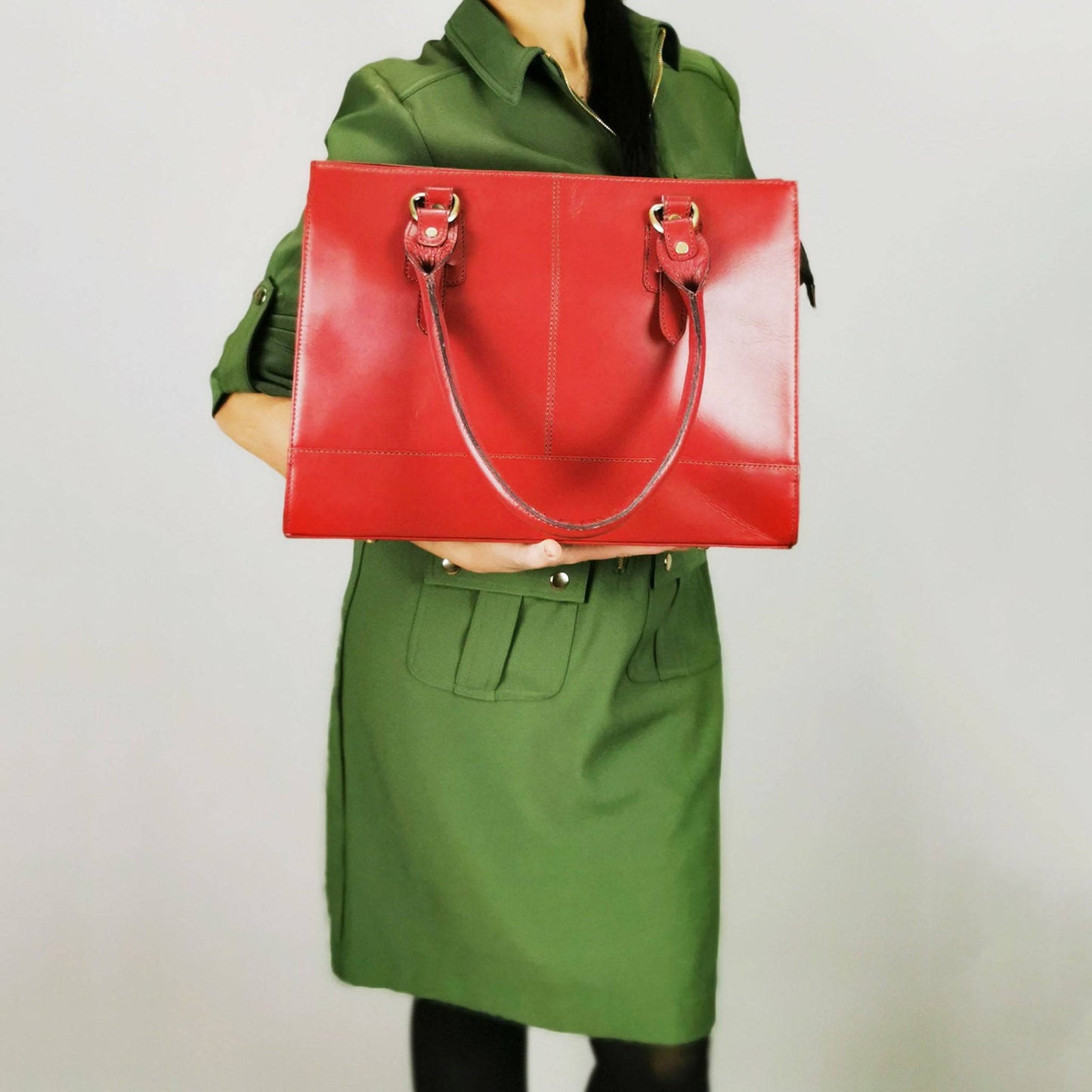 The Signature 17" Bag, Red
