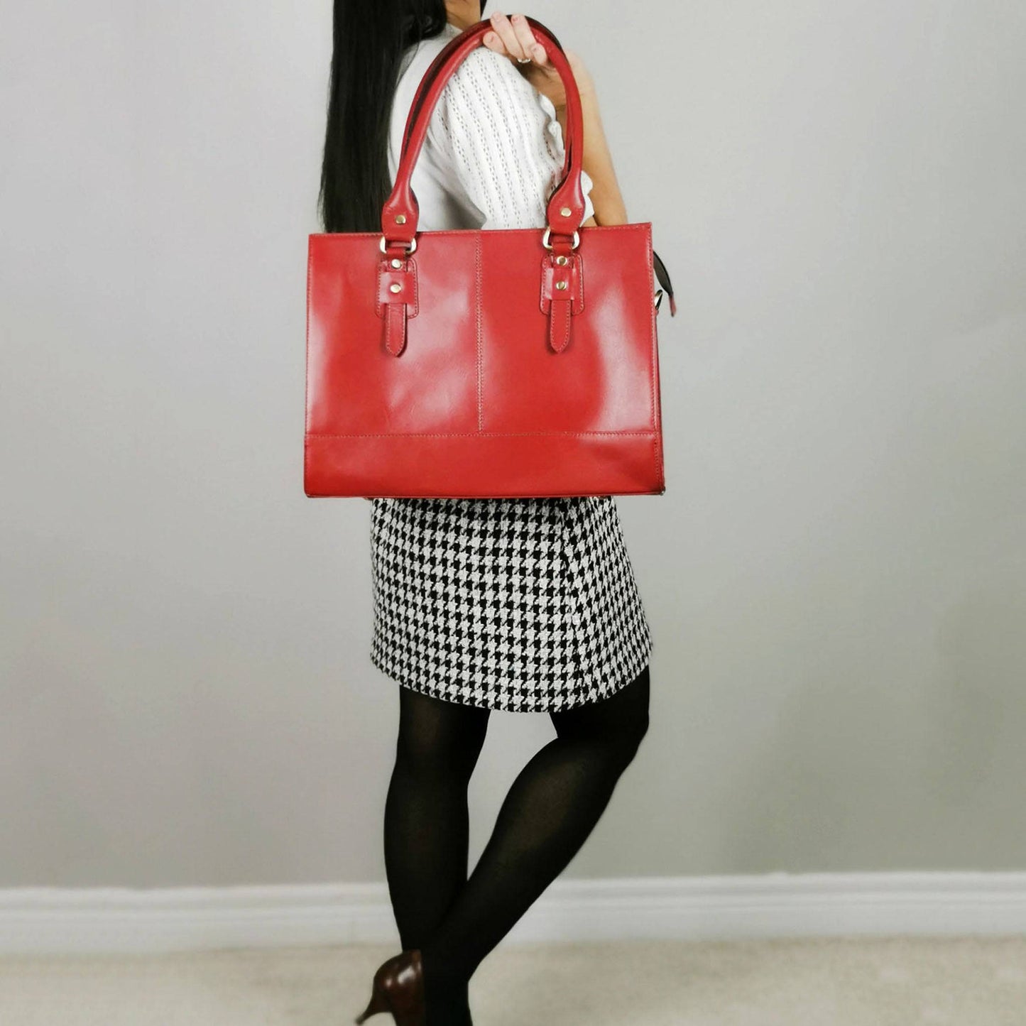 The Signature 15" Bag, Red