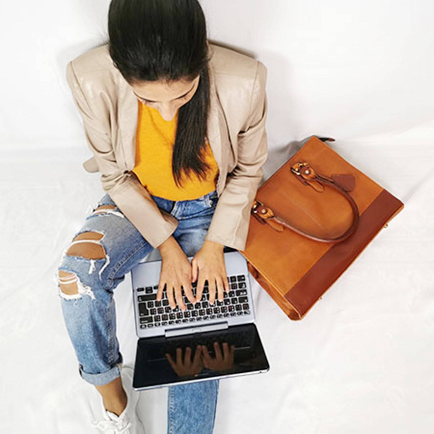 The Signature 17" Bag, Tan