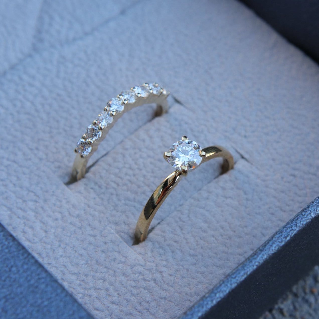 Bague semi-éternité courbe en or 14K - 18K ou platine et diamants