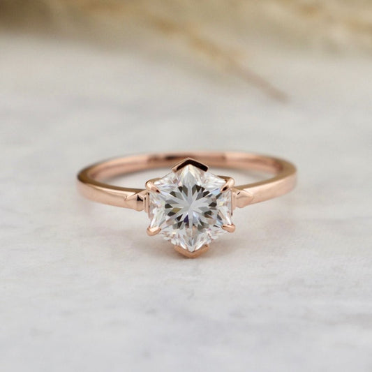 Bague solitaire Hexagone en or 14K -18K et moissanite 2 ct