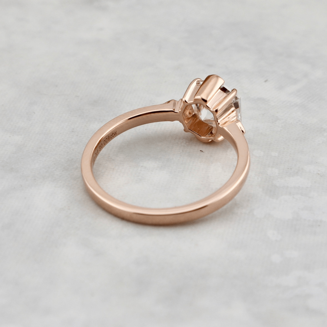 Bague solitaire Martelée Hexagone en or 14K -18K, rubis et moissanite 2ct