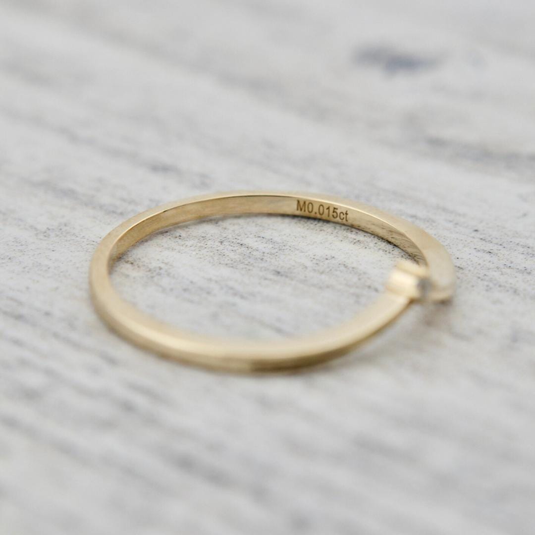 Bague V en or 10K ou or 10K et moissanite