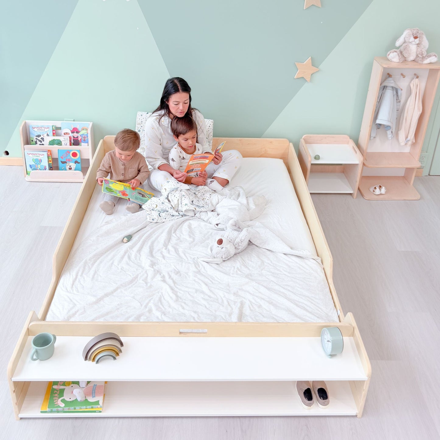 APPLE FULL - Montessori Floor Bed with Shelves