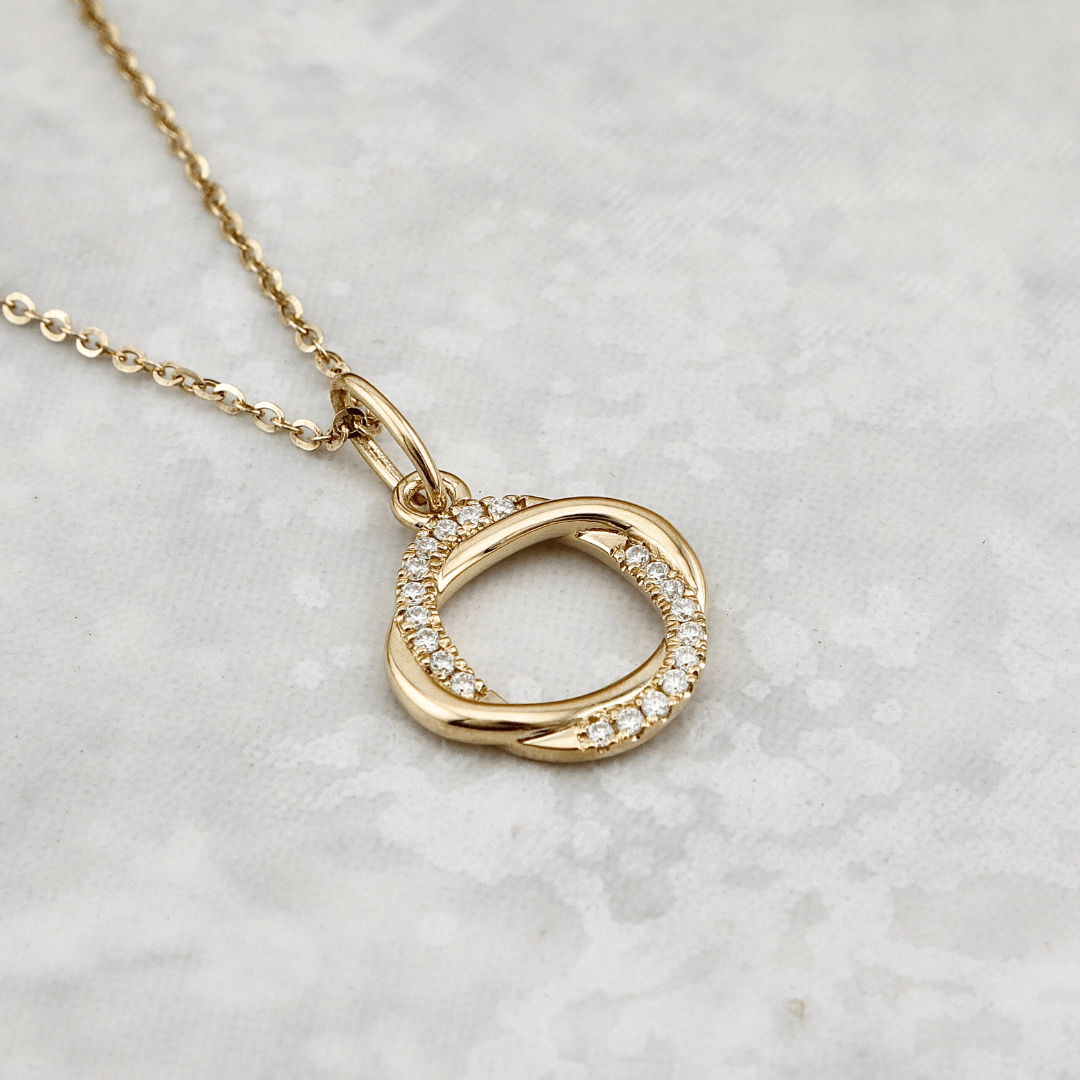 Collier Entrelacées en or 10K et moissanites