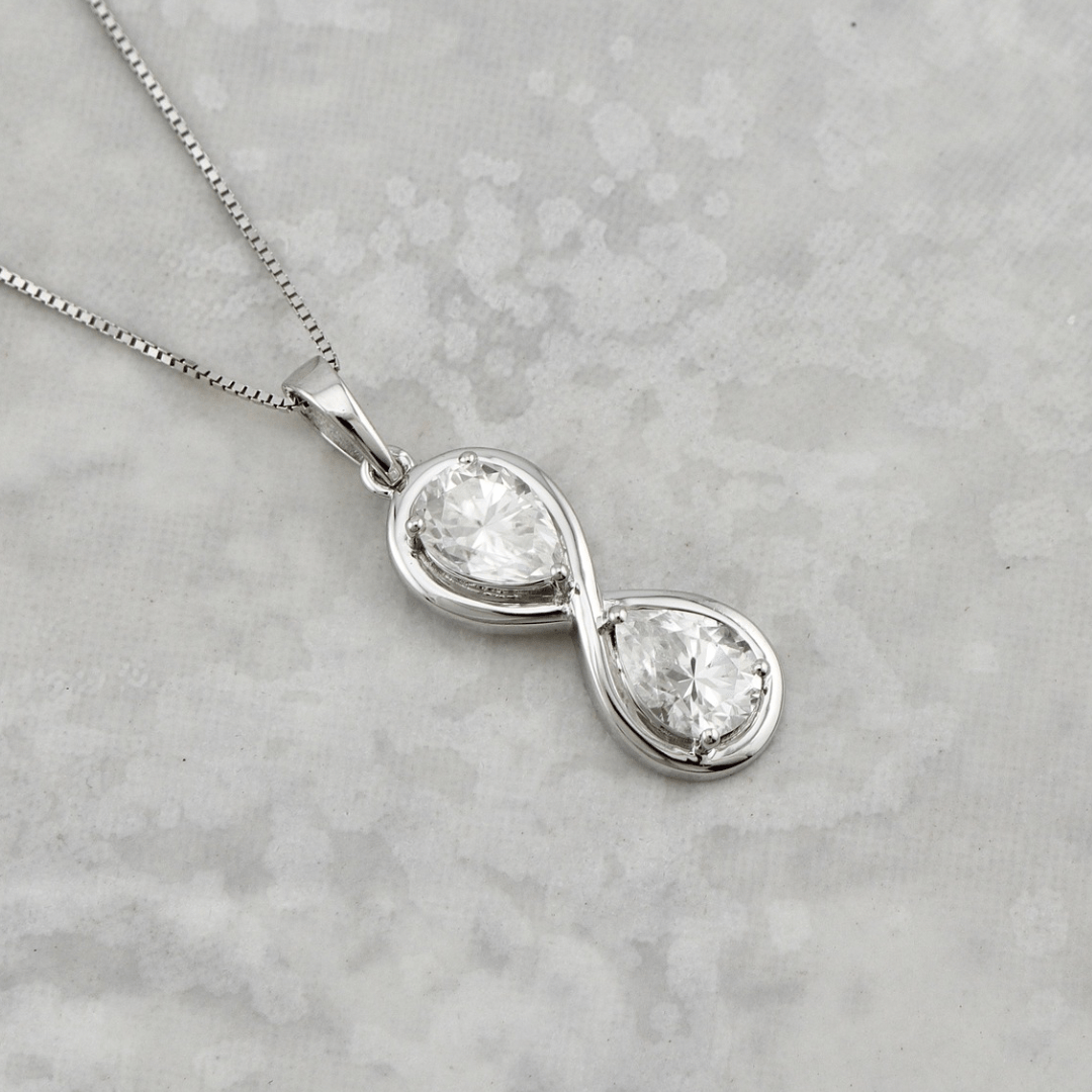 Collier Infini Poire en or 10K et moissanites