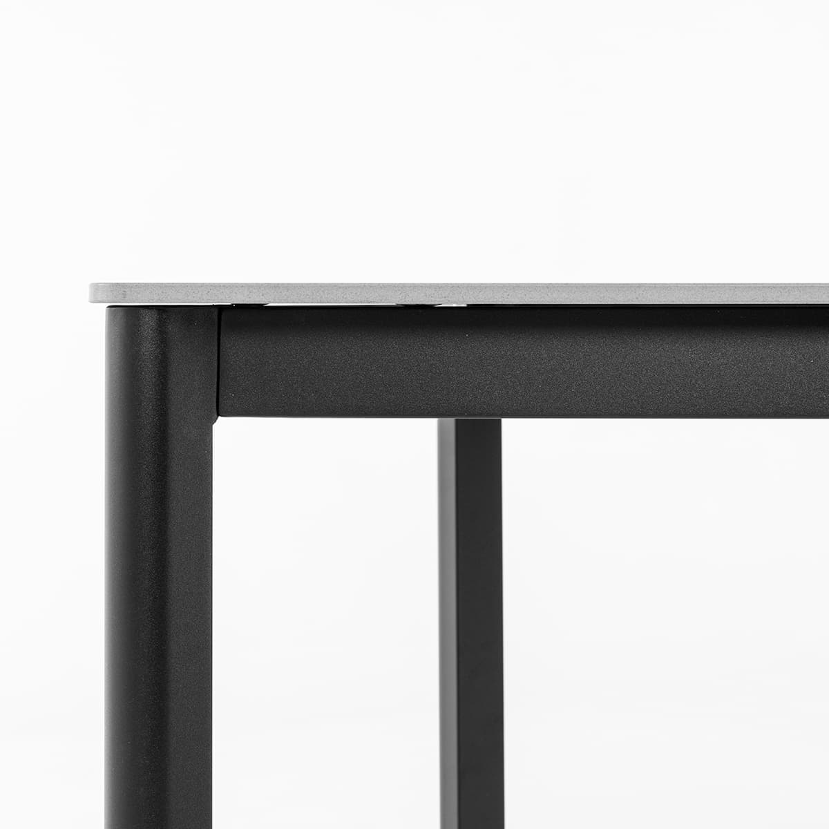 Himmel Outdoor Dining Table