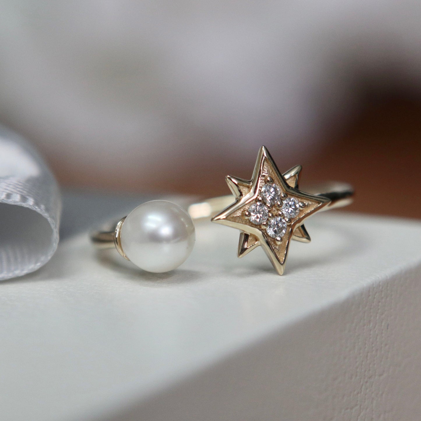 Bague Étoile du Nord en or 10K, perle et moissanites