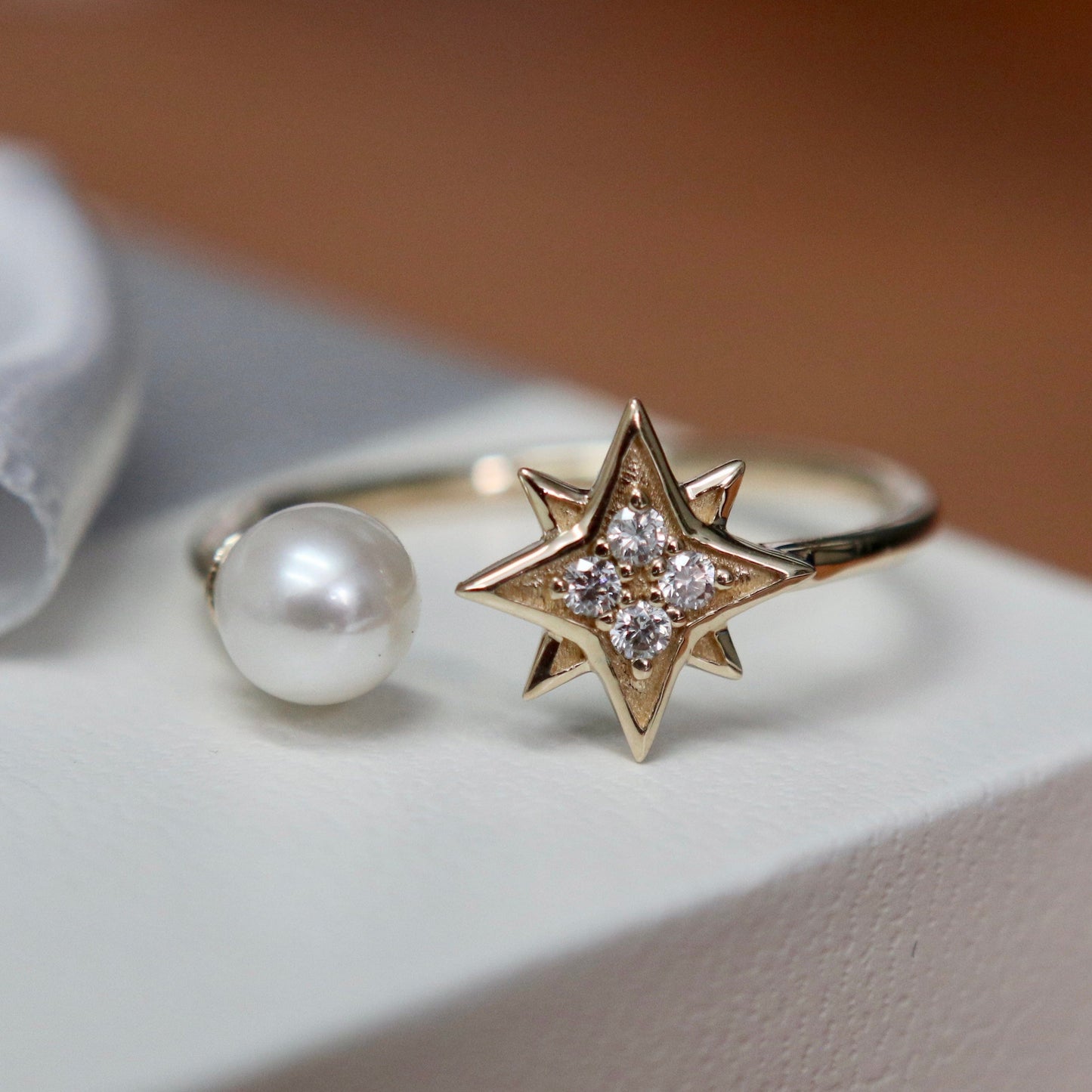 Bague Étoile du Nord en or 10K, perle et moissanites