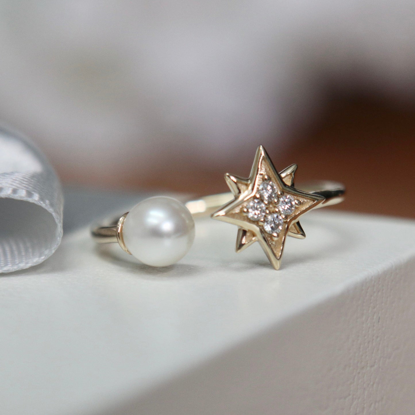 Bague Étoile du Nord en or 10K, perle et moissanites