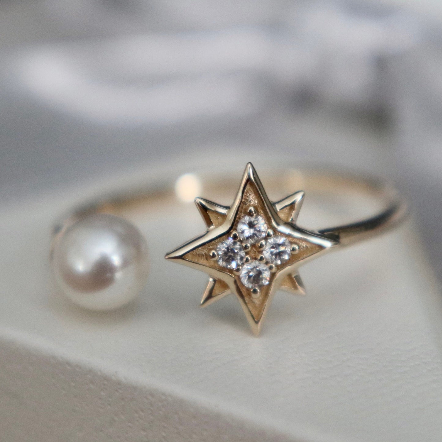 Bague Étoile du Nord en or 10K, perle et moissanites