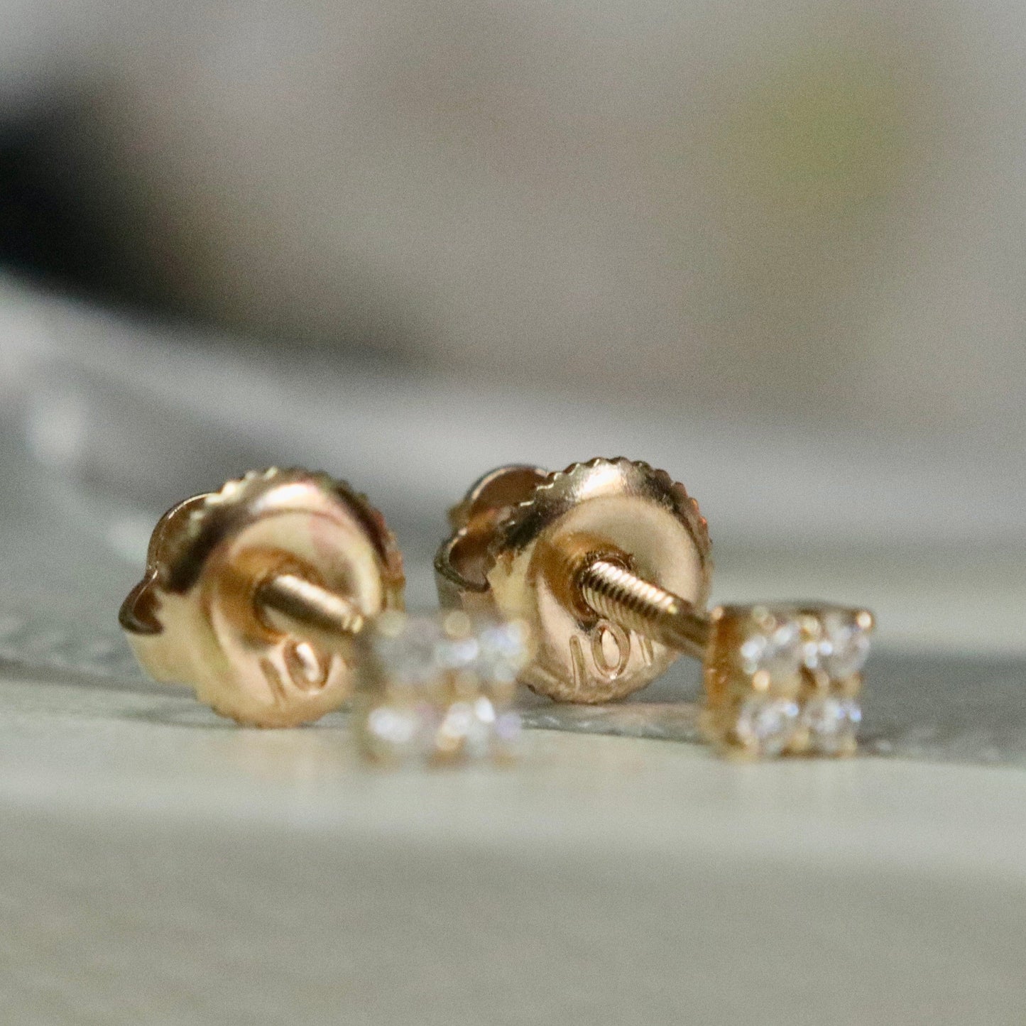 Boucles d'oreilles Les minis Carrés en or 10K et moissanites
