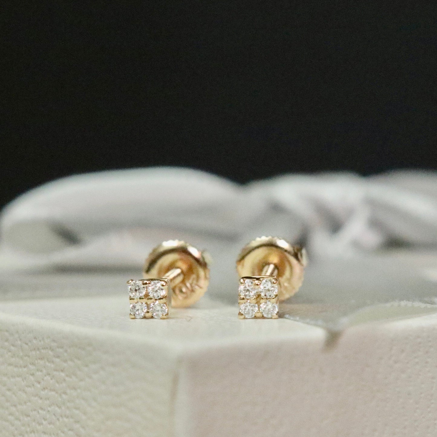 Boucles d'oreilles Les minis Carrés en or 10K et moissanites