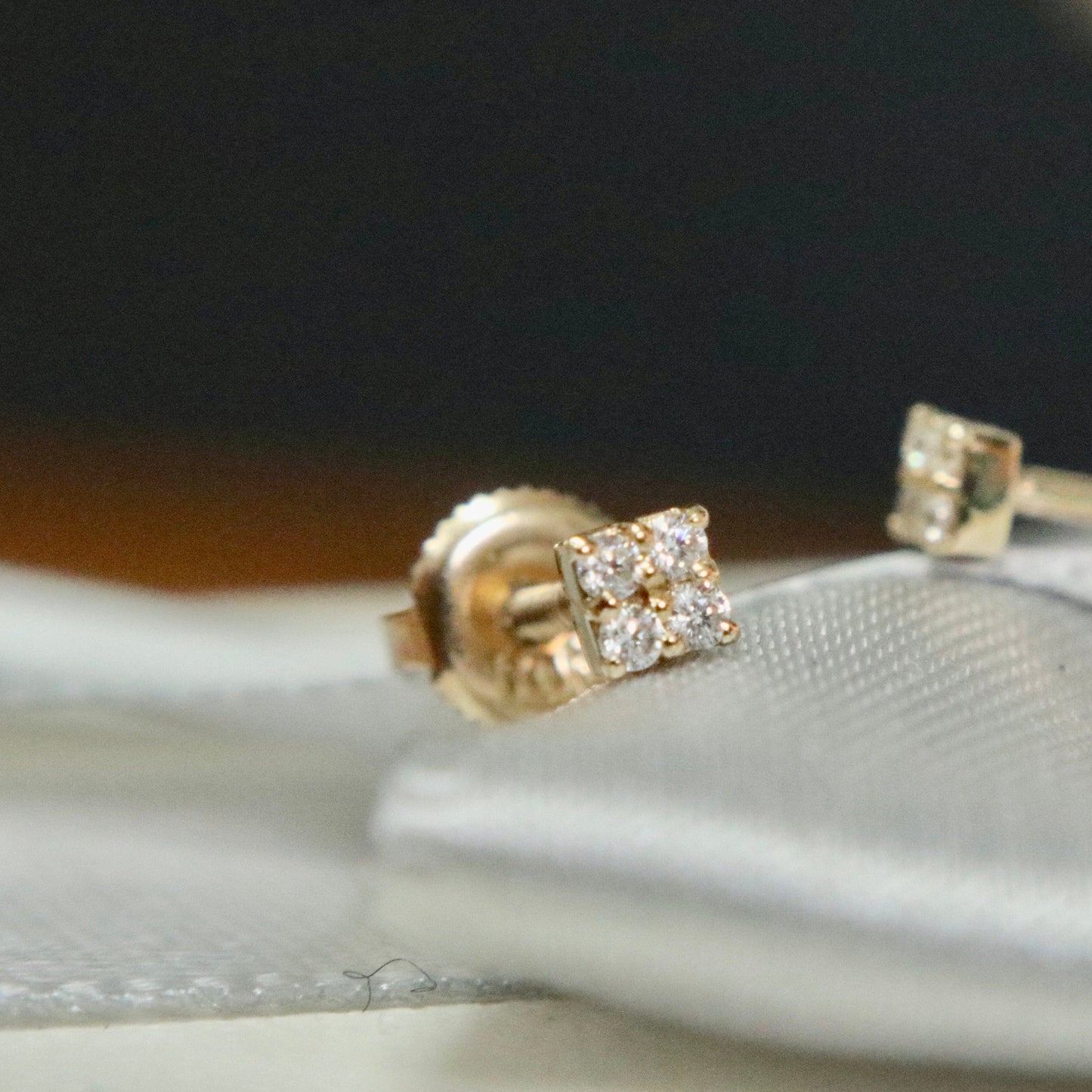 Boucles d'oreilles Les minis Carrés en or 10K et moissanites