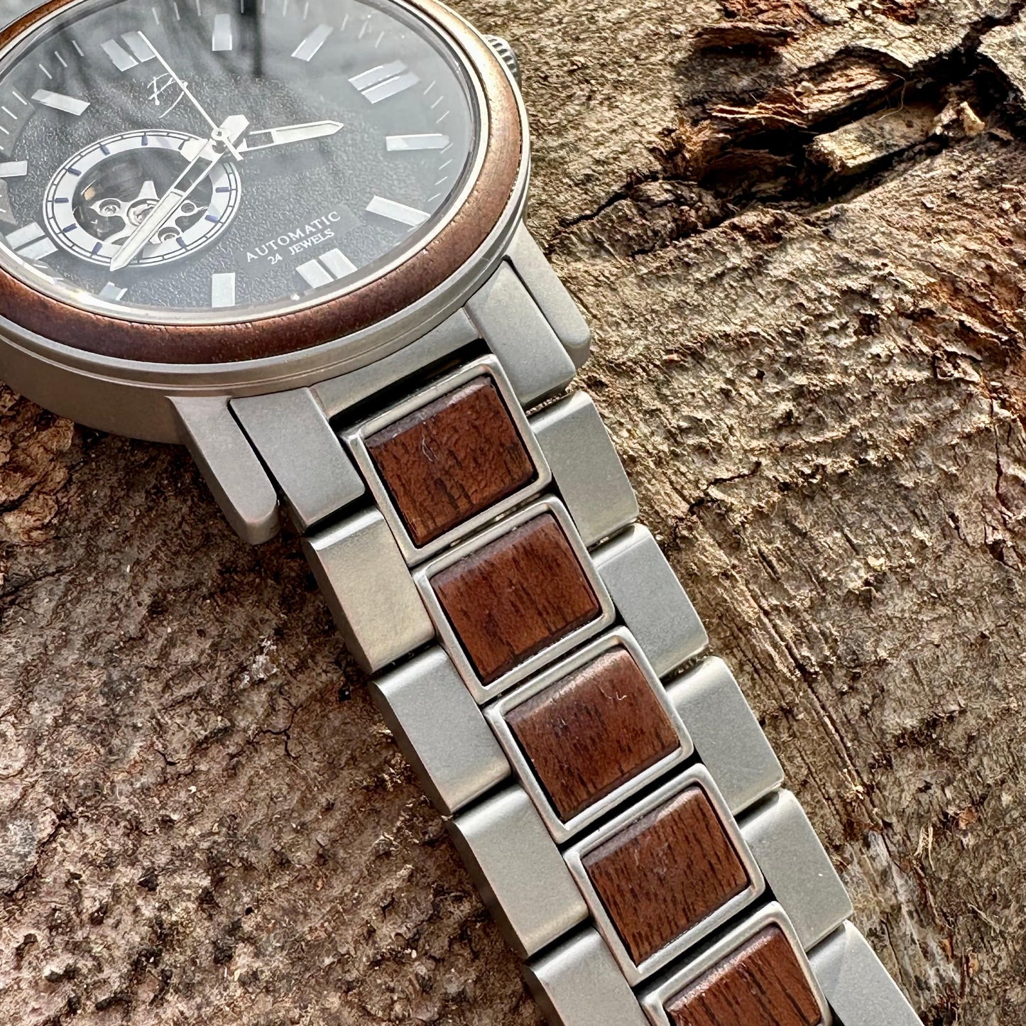 Montre Copernic en bois de noyer