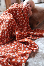 Load image into Gallery viewer, MUSLIN SWADDLE | DAISY
