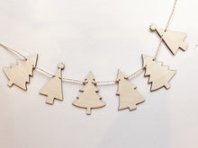 Load image into Gallery viewer, Christmas Tree Wood Garland
