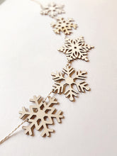 Load image into Gallery viewer, Snowflakes Wood Garland
