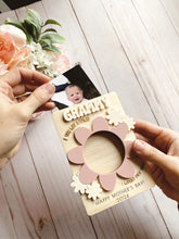 Load image into Gallery viewer, Flower Magnet Photo Frame | Mother&#39;s Day Gift
