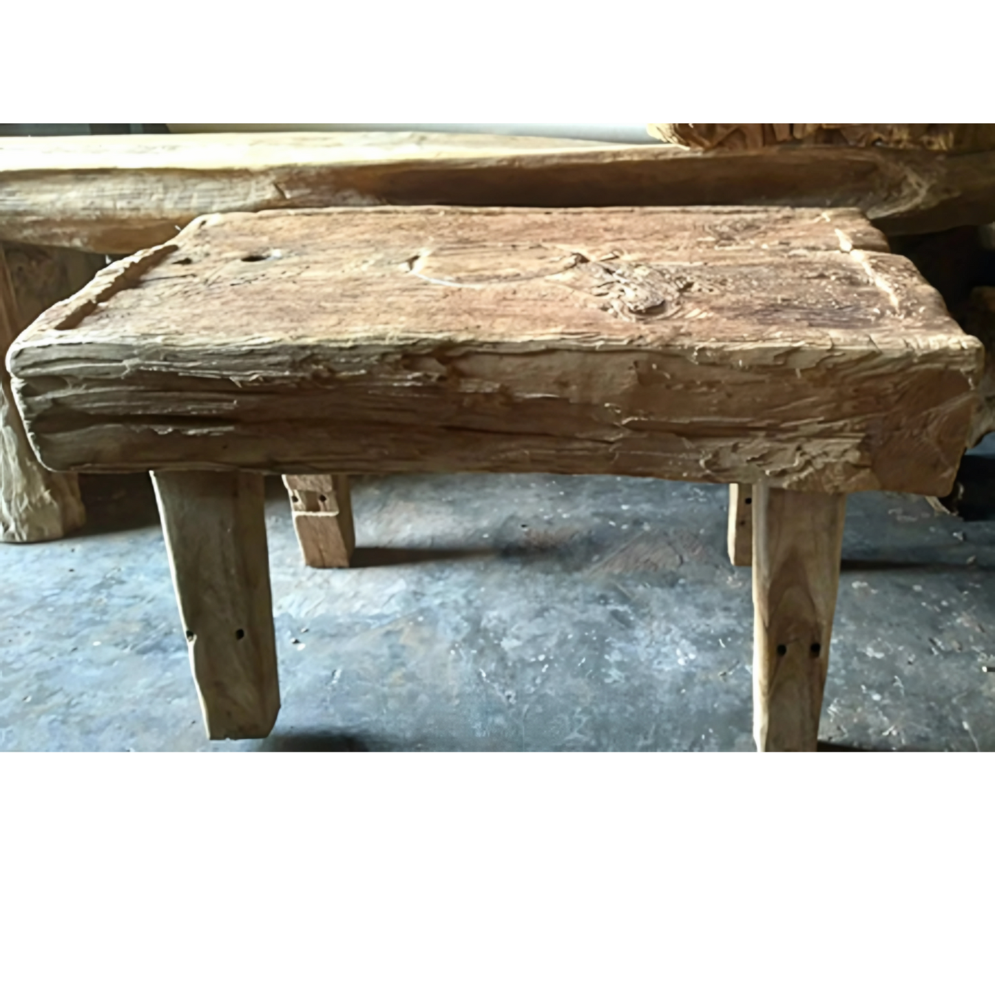 Table basse en bois exotique recyclé