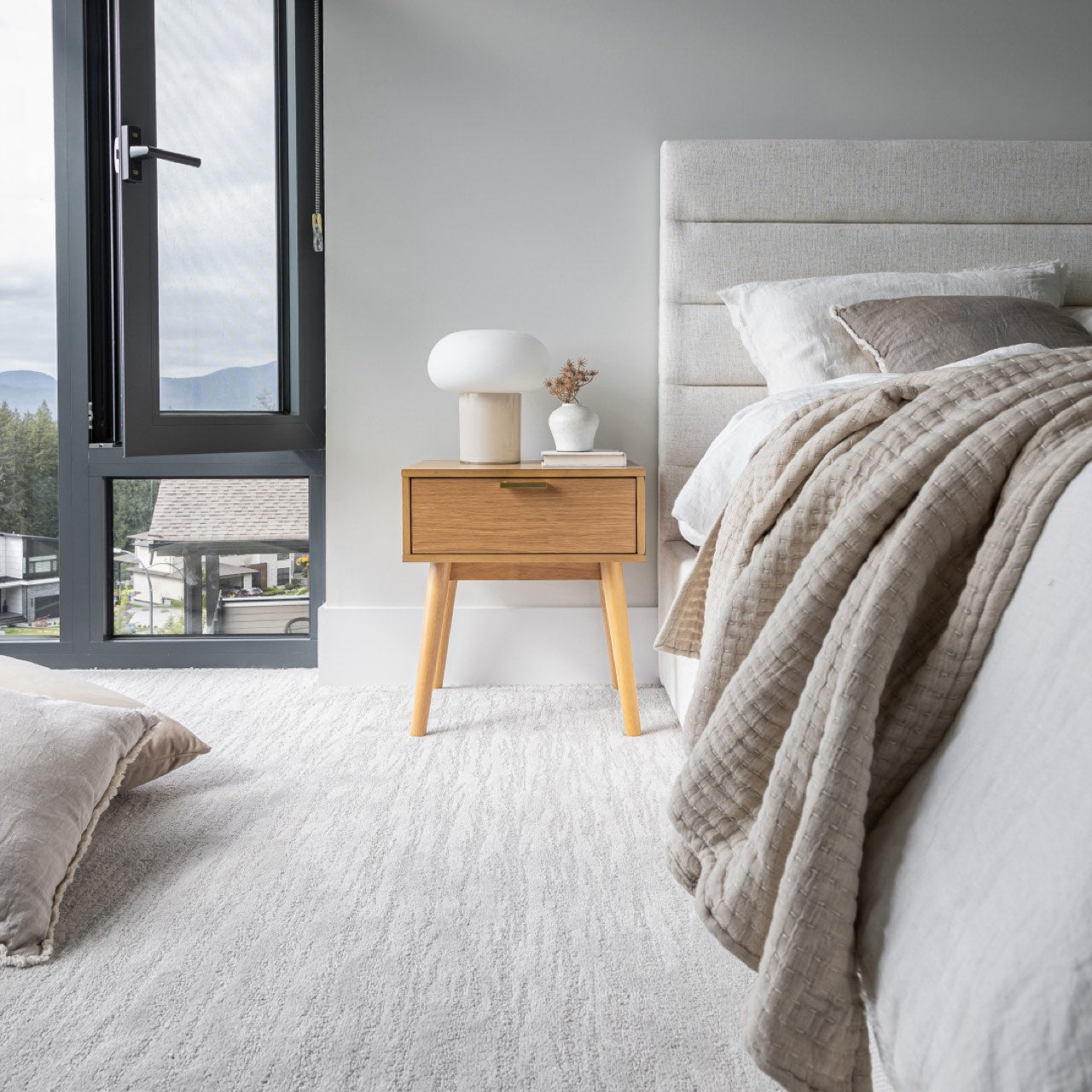 Justin King Storage Bed - Cream