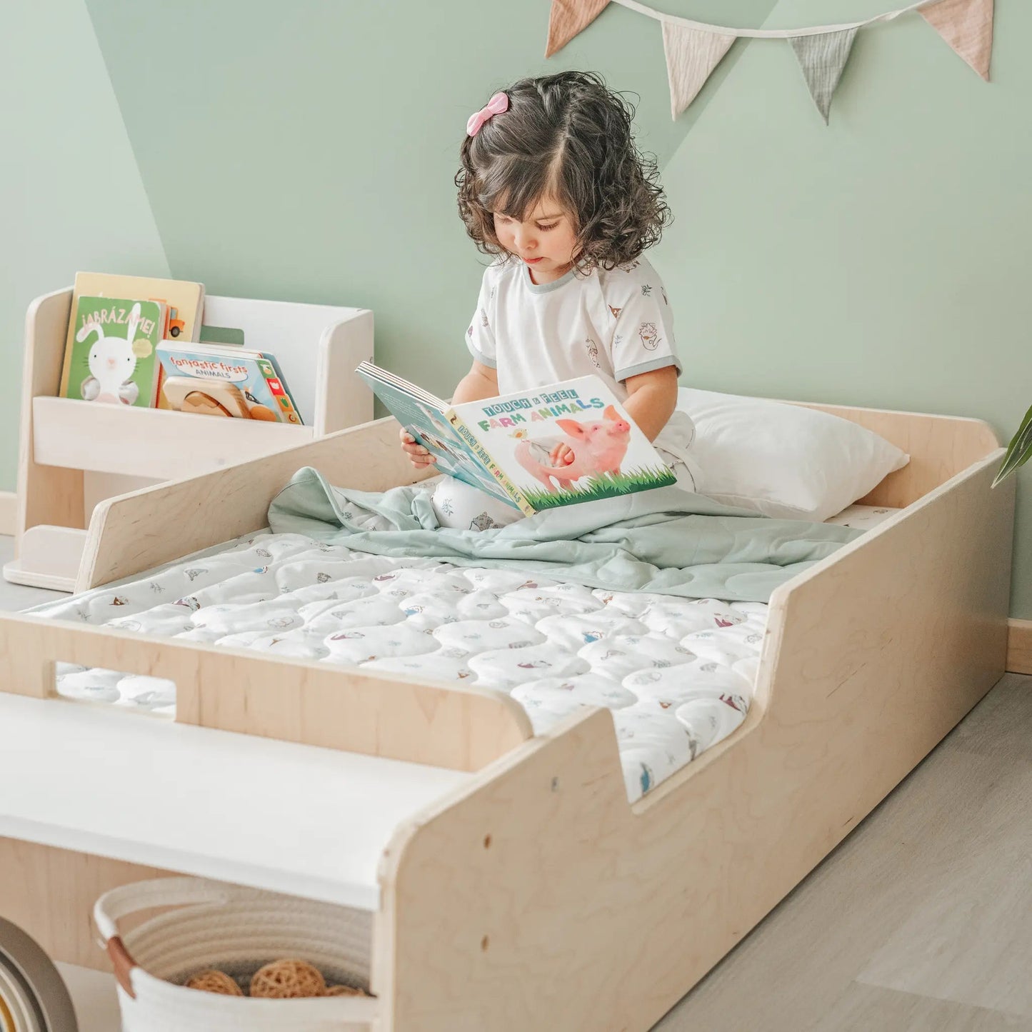 APPLE TWIN - Montessori Floor Bed with Rails & Shelves