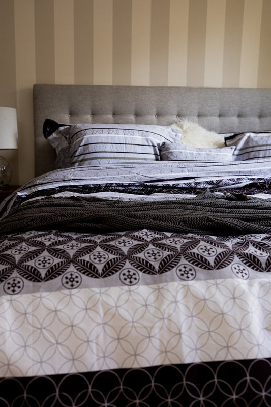 Oxford Queen Size Printed Cotton Trellis Reversible 6 pc Duvet Cover Set