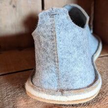 Load image into Gallery viewer, Finke Wool Slippers
