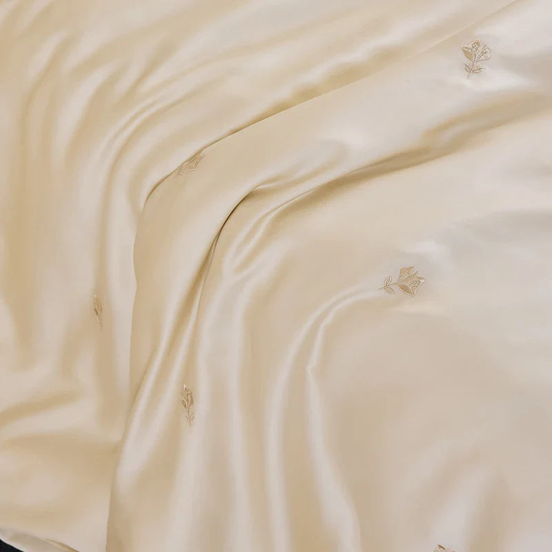 Royal Retreat Rose Embroidery 600 TC Duvet Set - White