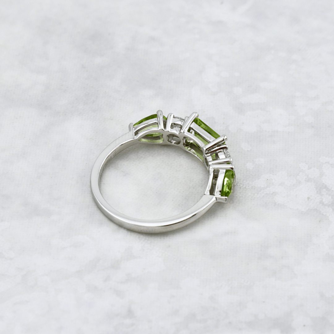 Bague en or 14K - 18K ou platine, péridots et diamants