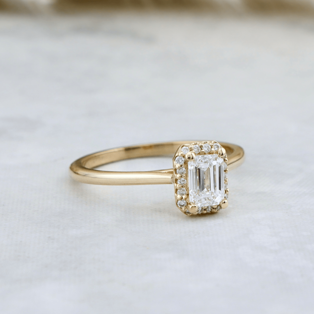Bague Halo Émeraude en or 14K - 18K et diamants 0,6 ctw