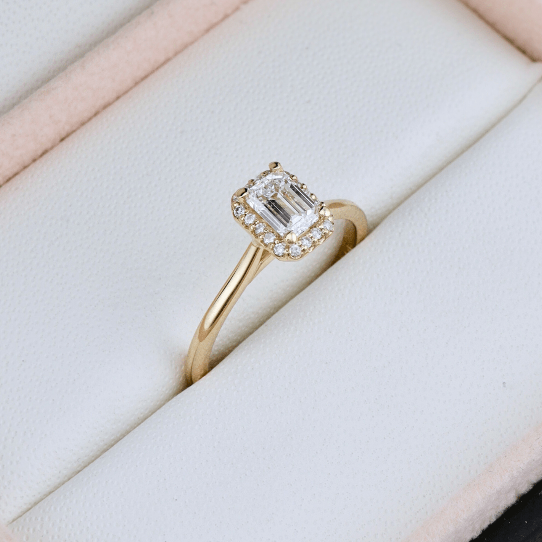 Bague Halo Émeraude en or 14K - 18K et diamants 0,6 ctw