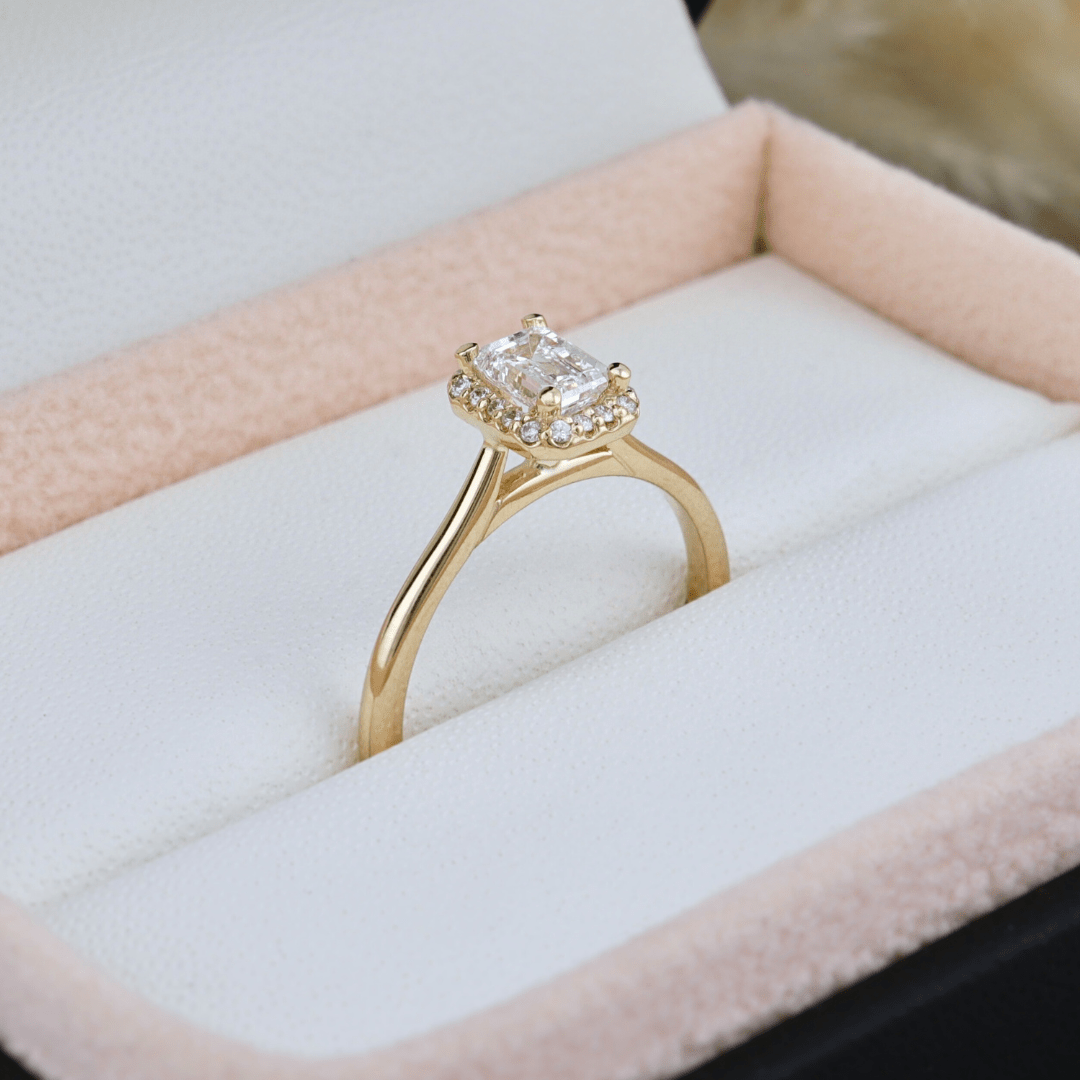 Bague Halo Émeraude en or 14K - 18K et diamants 0,6 ctw