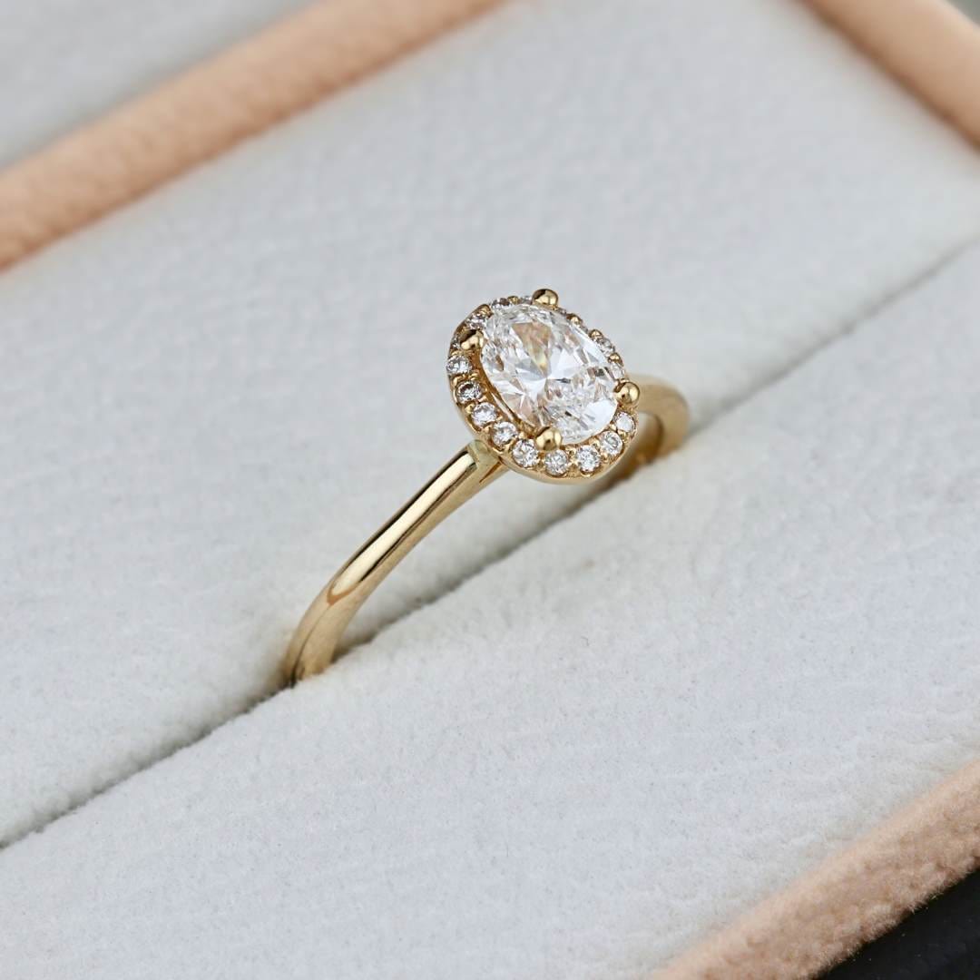 Bague Halo Oval en or 14K - 18K et diamants 0,6 ctw