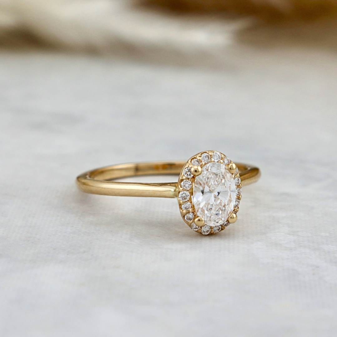Bague Halo Oval en or 14K - 18K et diamants 0,6 ctw