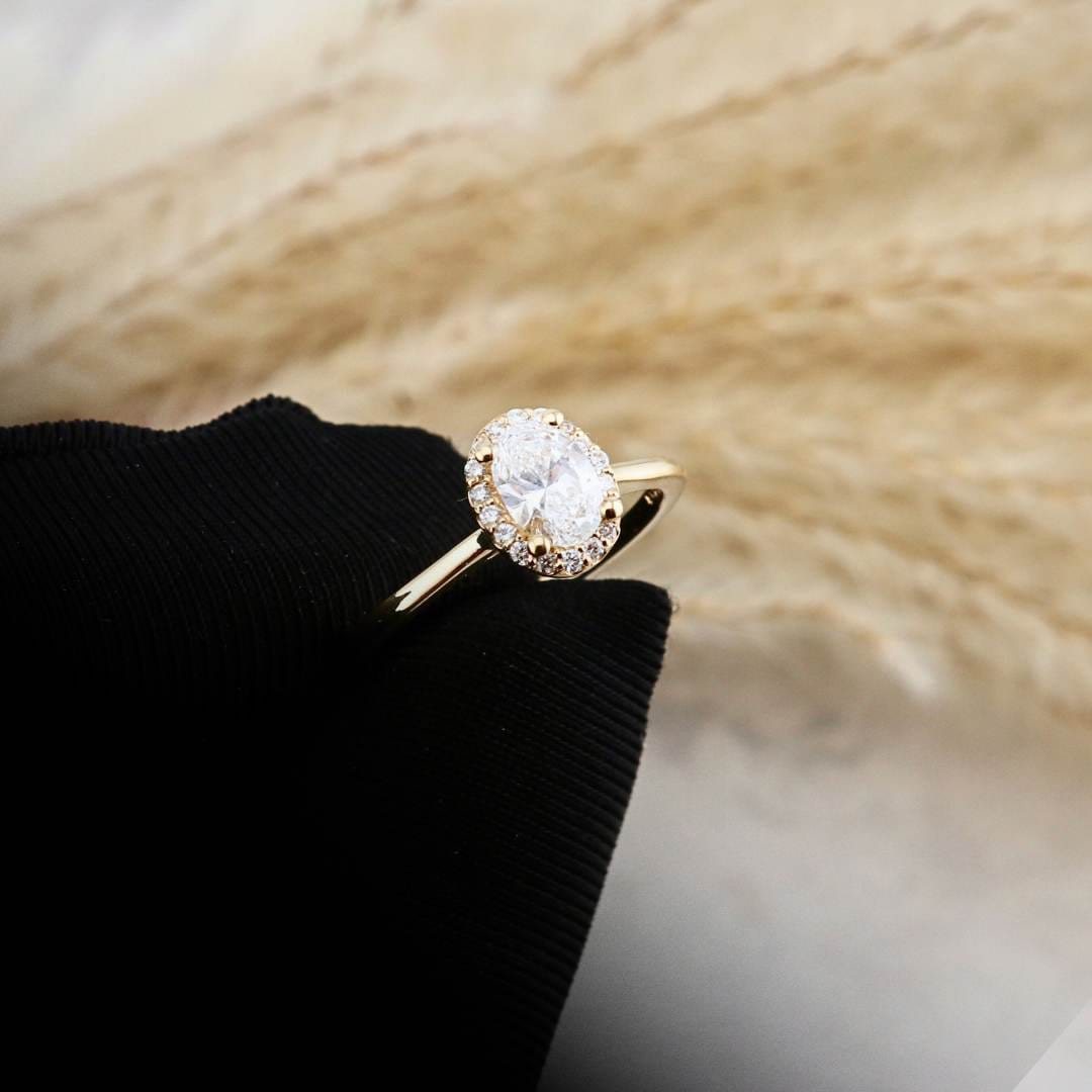 Bague Halo Oval en or 14K - 18K et diamants 0,6 ctw