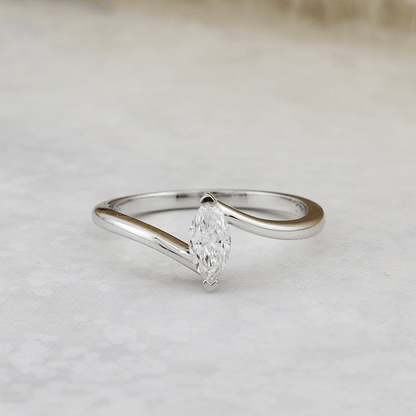 Bague Marquise en or 14K - 18K ou platine et diamant 0,3 ct