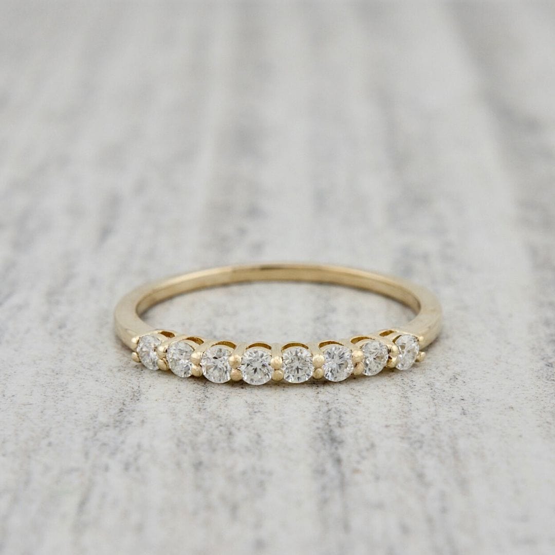 Bague semi-éternité à 8 moissanites en or 10K ou argent sterling
